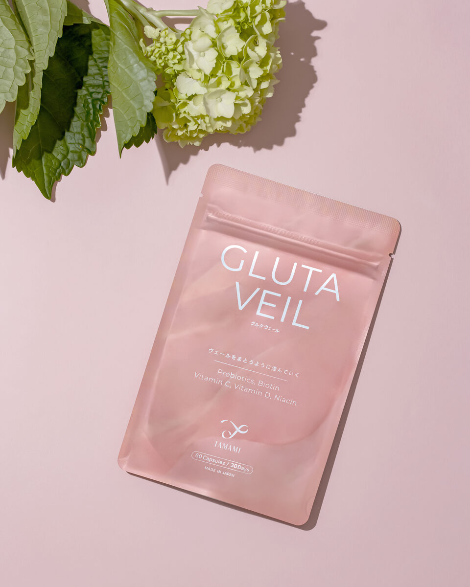 GLUTA VEIL 商品イメージ 花とパッケージ